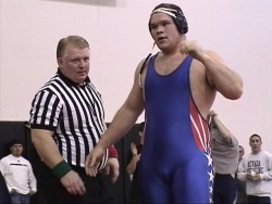 thebigbearcave:  my singlet is on, the garage