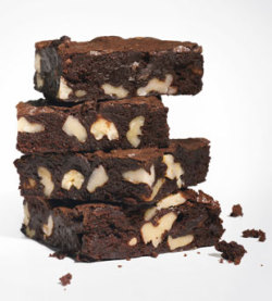 fullcravings:  Cocoa Brownies with Walnuts