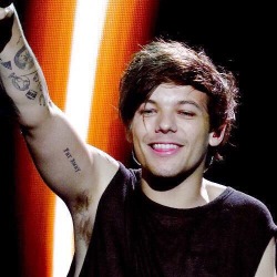 dylanbangbang:  Yummy Louis Tomlinson 