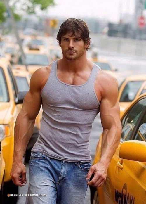 damn-hes-hot:  DAMN HE’S HOT!  Follow for