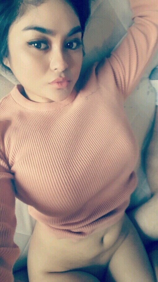 hornythots:  So horny 😈❤️  Too damn fine 💯🌹🌹🌹🌹🌹