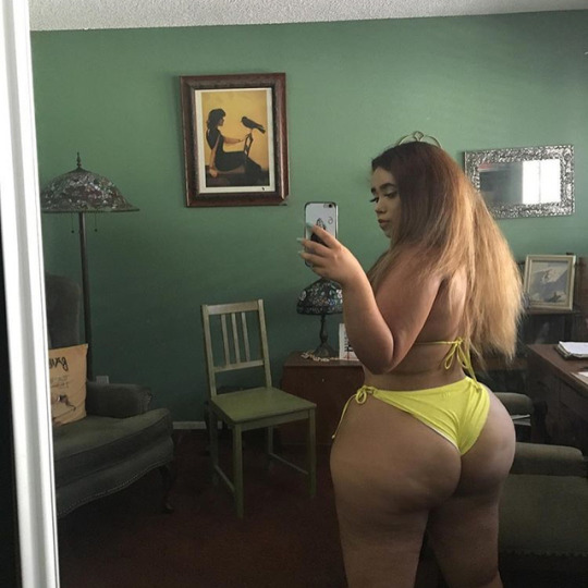 soldiertodagroove:  Beautiful Brazilian chick.