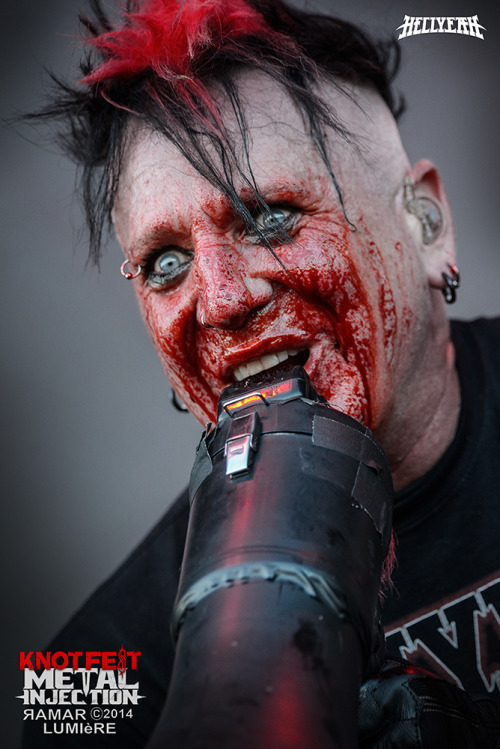 hanerbanger:Chad Gray of Hellyeah at Knotfest.