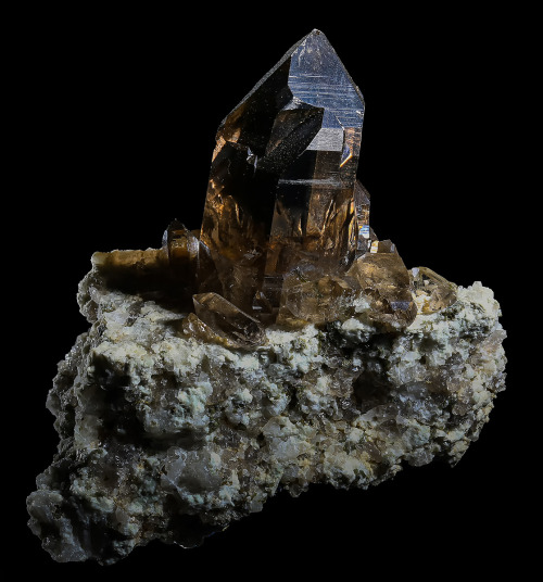 vugnasmineralblog:QuartzVorderes Galmihorn, Bächi Valley, Reckingen, Goms, Valais, Switzerland