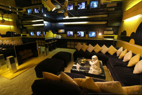 Elvis Presley’s TV Room In Graceland 