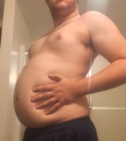 sendmecake:  I think I love my belly too much to ever want to look any other way 