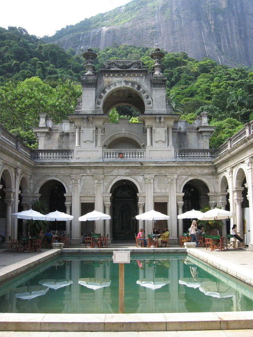 Parque Lage (in full “Parque Enrique Lage”) is a public park in the city of Rio de Janeiro, located in the Jardim Botânico neighborhood at the foot of the Corcovado.The atrium of the mansion with café.The land was formerly the residence