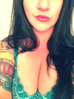 sirsplayground:  💋Thank you for your Submission, sexy lips and cleavage Lady.Sir