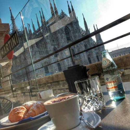 tourism-italy:  Good Morning from Terrazza Martini, Milan. Cappuccino and brioches for you repostfro