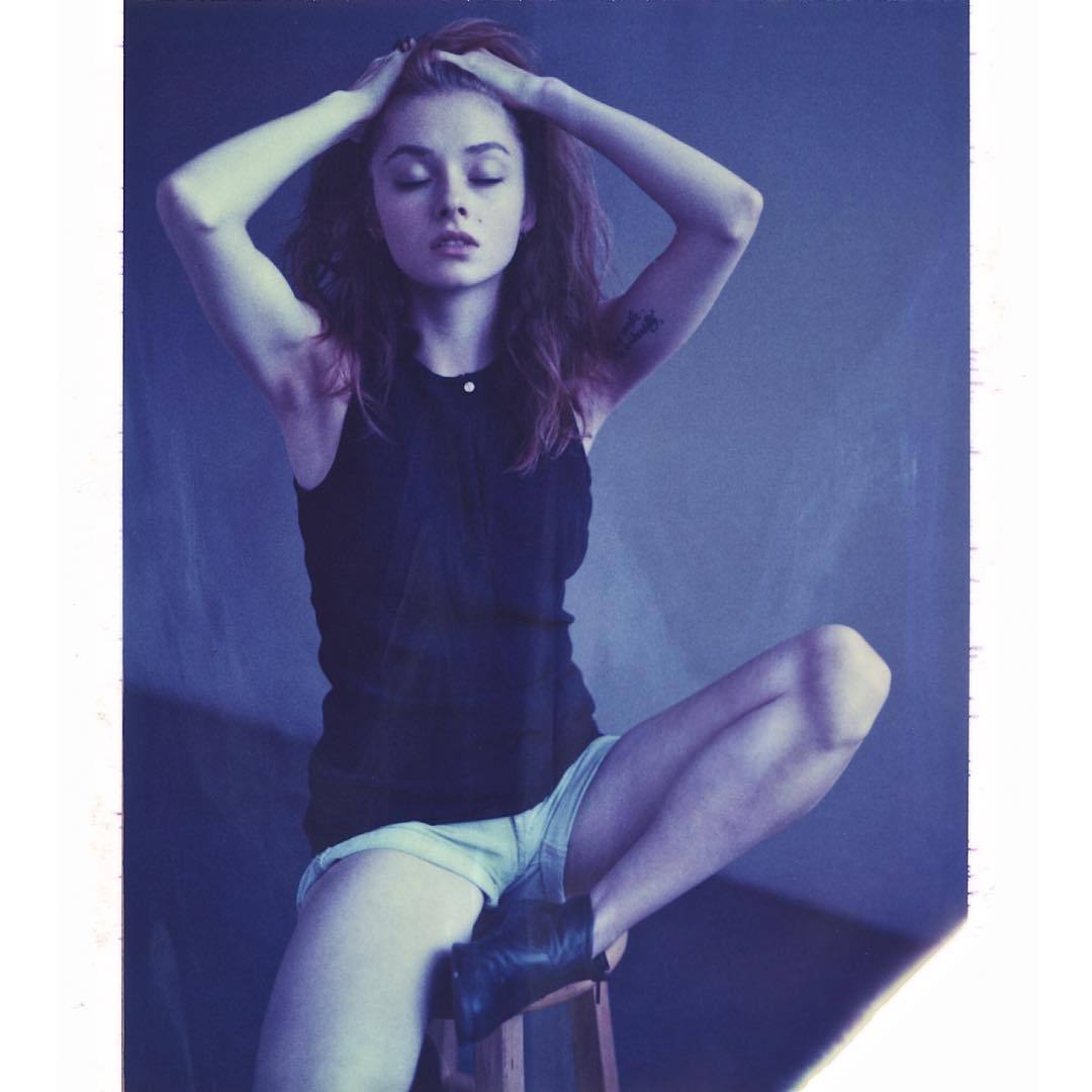 creativerehab:  @ohthumbelina, hands in hair.