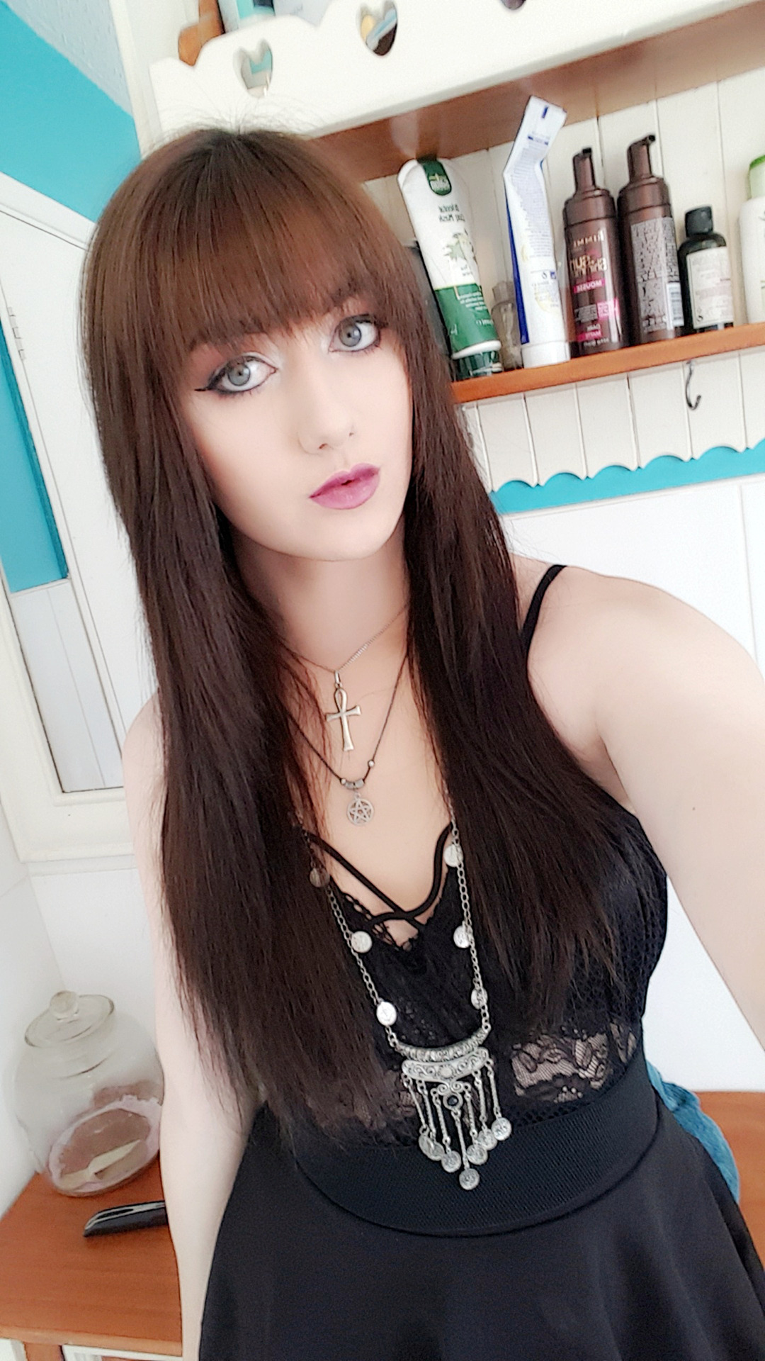 demasiado-descarado-para-usted:  dressed like some sort of summery witch and I’m