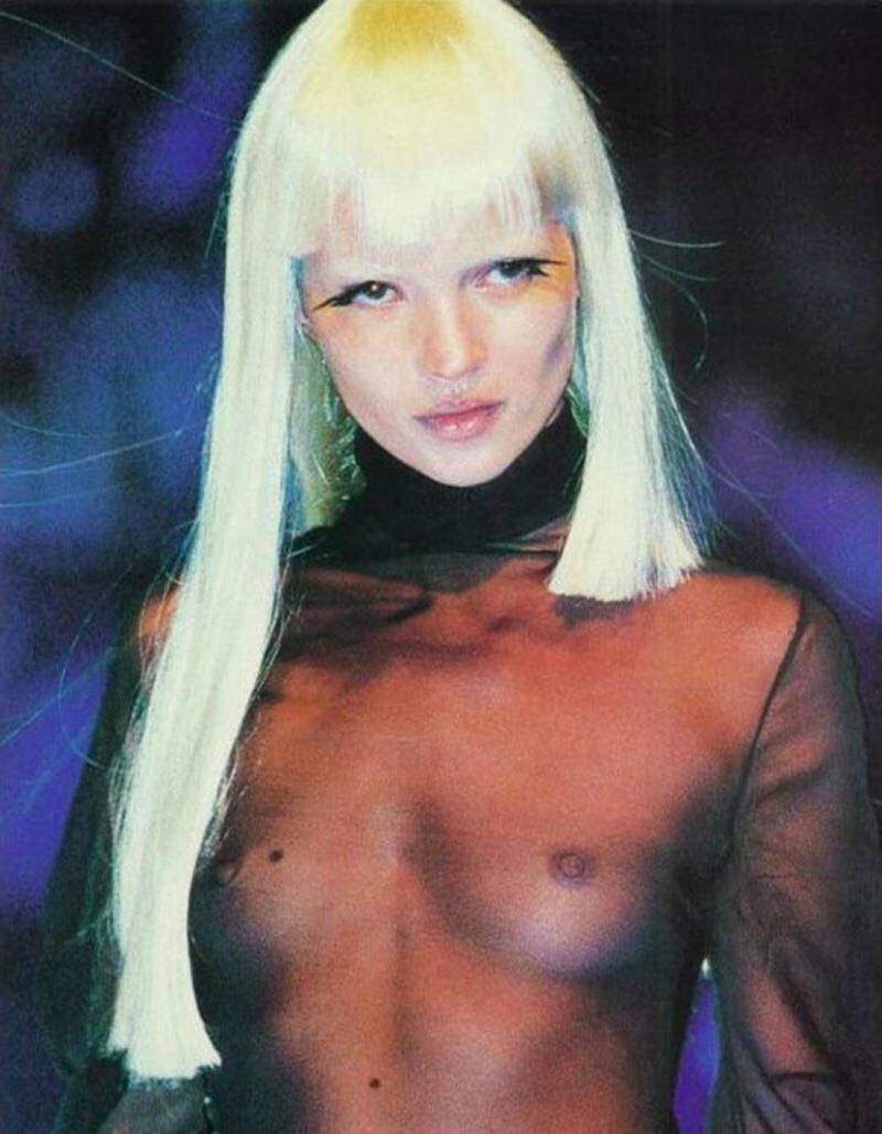 yenoi:  Kate Moss in Alexander McQueens SS 1998 collection 