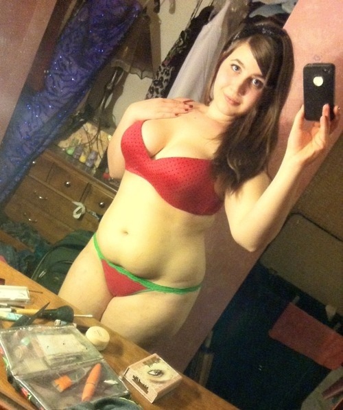 Curvy girls nude mirror selfie