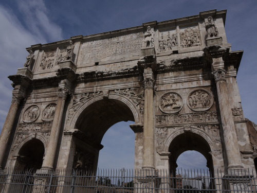 artmastered:Arch of Constantine, Rome, c.315ADThe Arch of Constantine is a Roman triumphal arch loca