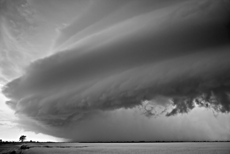 staceythinx:When clouds get dark and menacing, photographer Mitch Dobrowner is often