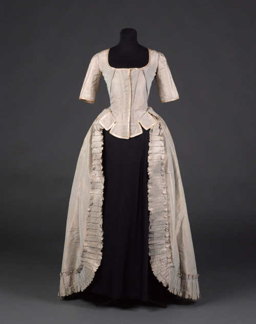 Robe à l'Anglaise, c. 1775-1790from the Musée de la Mode de la Ville de Paris