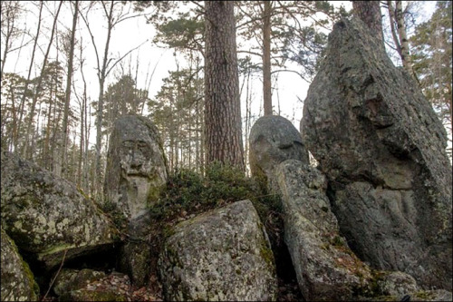 blackpaint20:Ust-Taseyevsky idol …I find this haunting #SiberiaArchaeologists believe that a 2,400-y