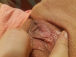 thefeistymilf:  Laying in bed horny AF… decided to take matters into my own hands and got to cum all over my fingers.  I’ve been wetter, but ugh that felt so good.