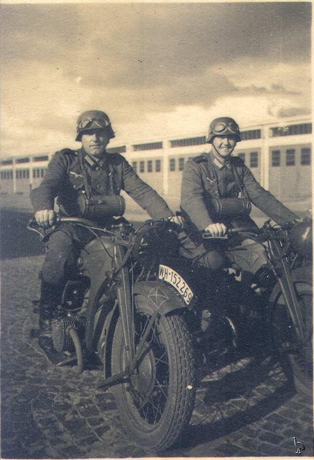scooteraz:  Zundapp riders