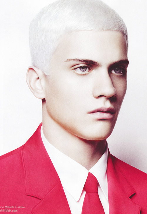 robertpovall:  bornthisrebel:  AJ Abualrub  my favourite look on a male model ever in the history of fashion i want my hair like this *_* 