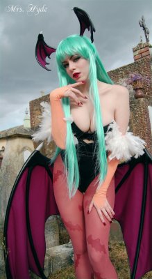 kerobby:  Mrs Hydes cosplay of Morrigan Aensland~http://0omrshydeo0.deviantart.com/art/Morrigan-Aensland-153032167