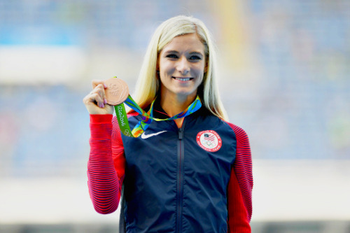 sidmalkin:Emma Coburn of the United States breaks her own American record and wins bronze in the Wom