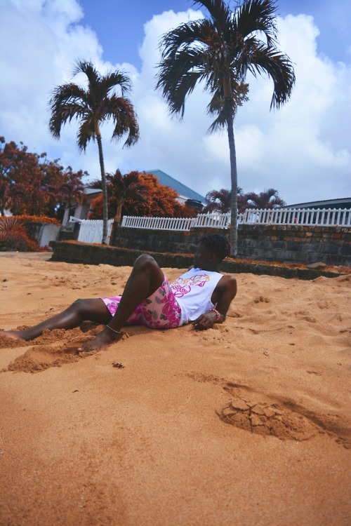 abujphotography: melanin madness model: learie bottom by:  moziz_made top by:   fashion_is_payne  black never looked so good 