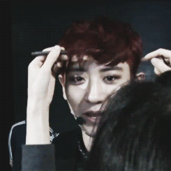 ohbaekhyuns:  chanyeol talking while getting his makeup done… 