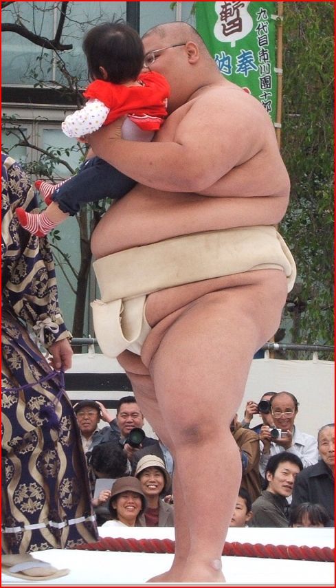 smandraws:  Whenever I’m reminded that there’s a festival in Japan where sumo