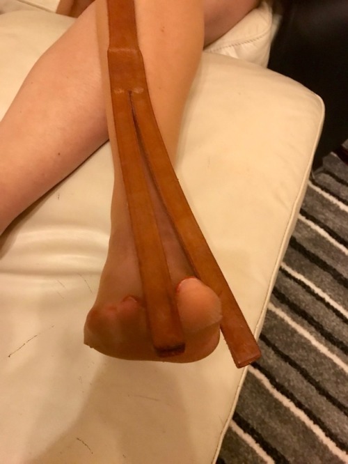 kinkus226:Suck the toe or accept the consequences