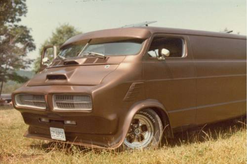 rollingroomphotography:  Check out Rolling Room for a wide variety of Custom Van Pictures. Vintage and Current Vans. Submit your van pictures and re-blog!  http://rollingroomphotography.tumblr.com/