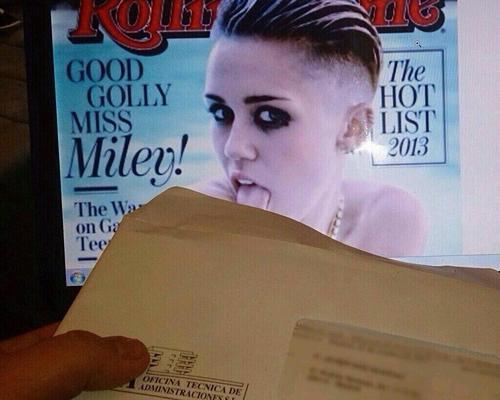brbjellyfishing:  thanks miley   adult photos
