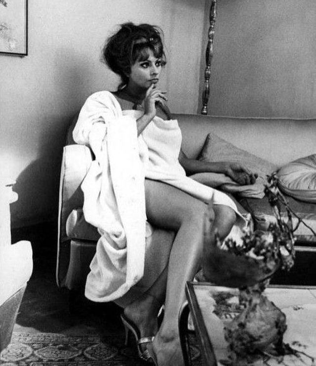 Sophia Loren in Ieri, oggi, domani (1963)