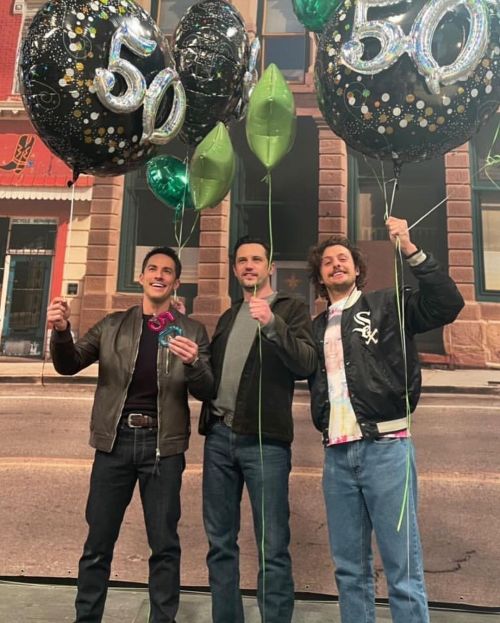 roswellnmsource: warnerbrostv Congrats to the cast and crew of @cwroswellnm on hitting the 50 episod