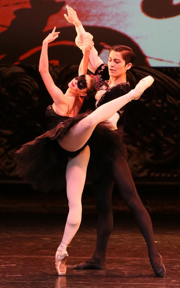 tutu-fangirl:  Sofia Ivanova-Skoblikova and Daler Zaparov - Carnival in Venice Vaganova