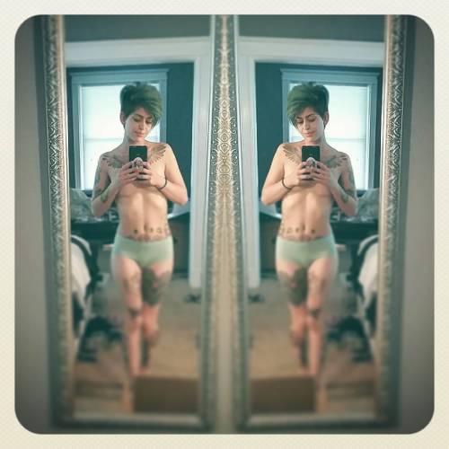 alicasanova:  Hot Mess #selfie #SelfieSaturday #SGSelfie #suicidegirls #sg #mirrorpic #mirrorselfie #mirrored #bloodymary #candyman