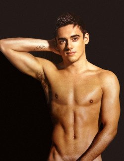 pin-me-do-me:  fraternityrow:  tooshorttobewith:  Tom Da…. woahhh Chris Mears  if only…oh if only…  MMMMM