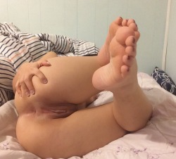 wetpantys:  teacuptoy:  For my feet fans