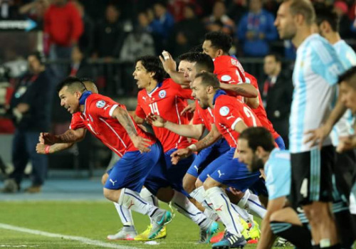 damonstilinskibelikov:  La sonrisa no me la borra nadie , la marraqueta estaba más rica que nunca #ChileCampeónCopaAmérica2015“Gracias mi Roja querida por darle esta felicidad a todos los Chilenos <3"