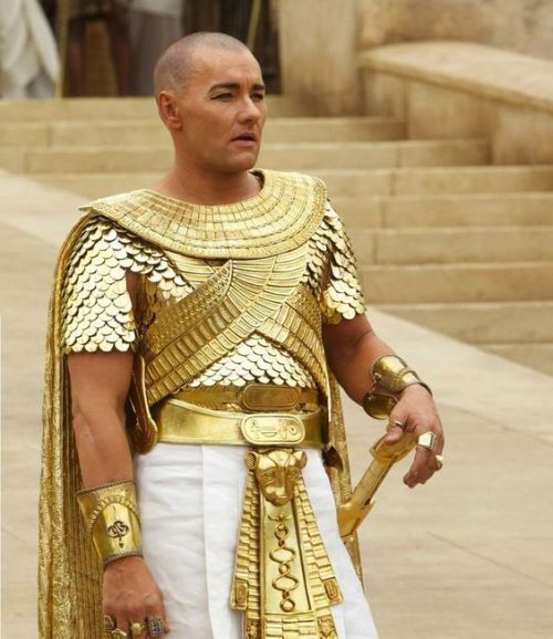 Ancient Egyptian costume@end-of-the-world-optimist replied: This is Joel Edgerton in the movie Exodu