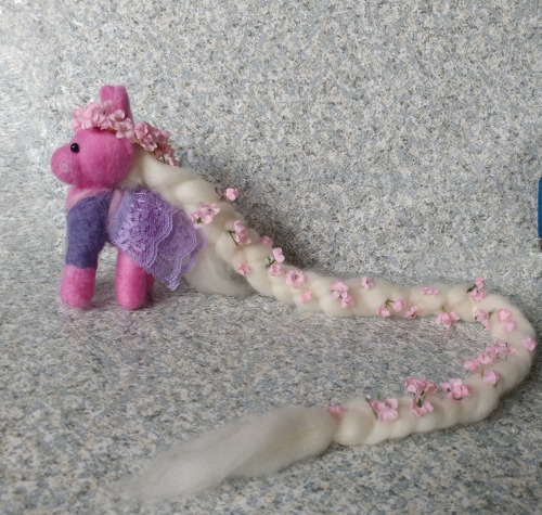 mintyliciousbjd: sbslink: mintyliciousbjd: Some go wild over hair extensions, but this princess pony