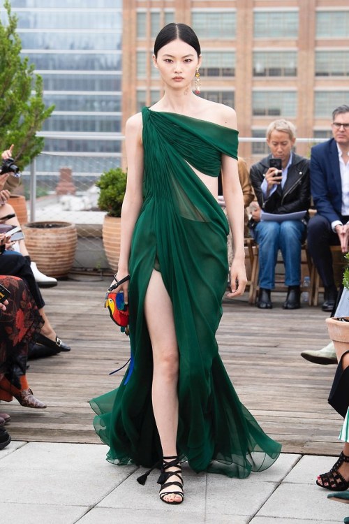 He Congin OSCAR DE LA RENTA SPRING 2019 READY-TO-WEAR