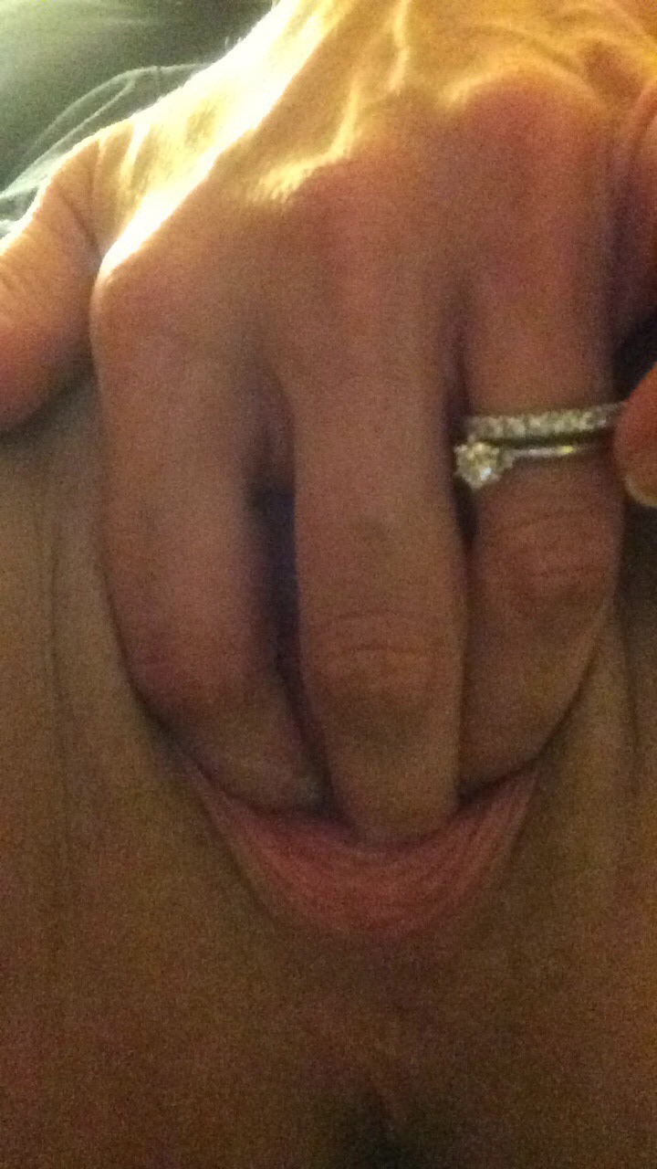bigbulletwants2seeitall:  Enjoying a late night snack👅
