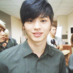 yooksungsuk:  wink wink (･ｪ-) 