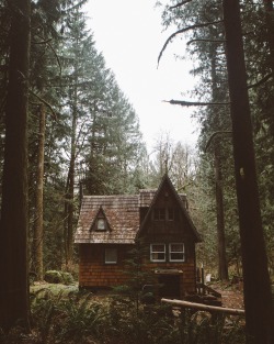 samelkinsphoto:Tucked away in the mountains.