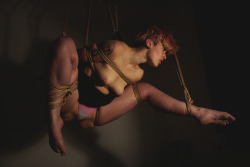 hangknot:  Rope and photo: Julien Lacoma