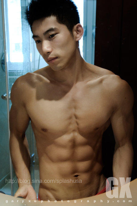 wasabiyoursushi:  That 8-pack. >.<