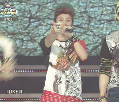 jonginaty:    WOW! (づ｡◕‿‿◕｡)づ   