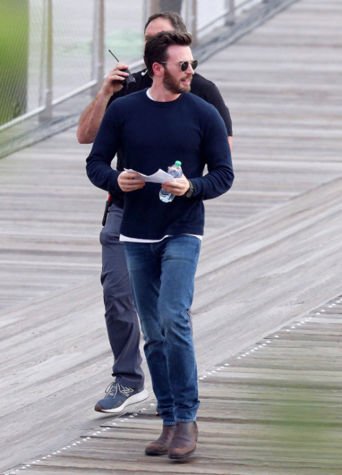  CHRIS EVANS FILMING A SUNSET SCENE FOR “GHOSTED” IN WASHINGTON, DC | 05/05/2022 