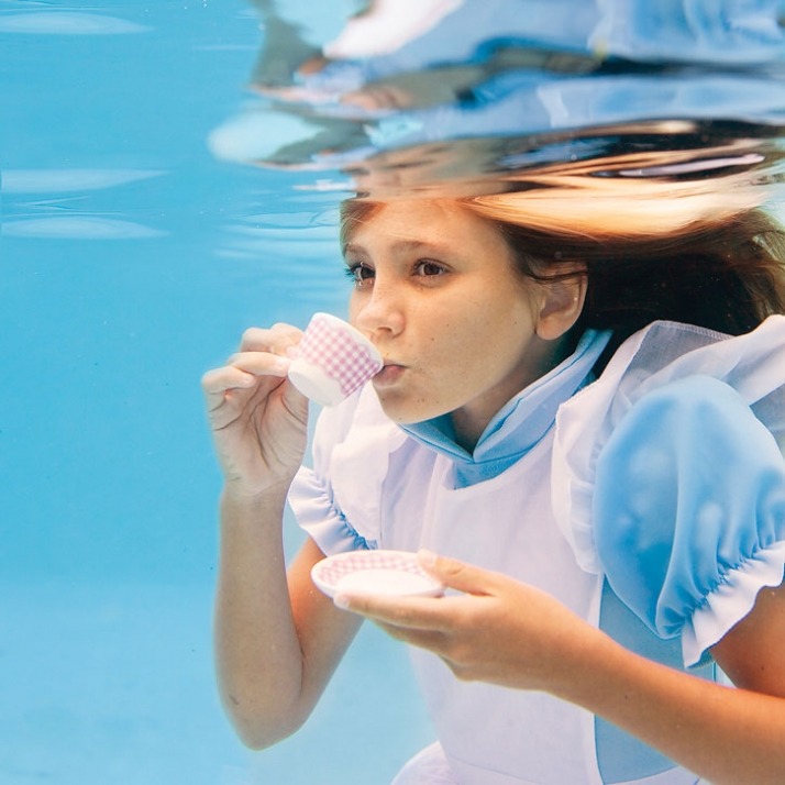 showslow:  Alice in Waterland by Elena Kalis 